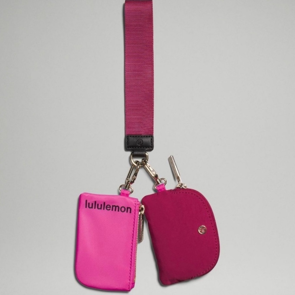 NWOT Lululemon Dual Sonic Pink Wristlet
